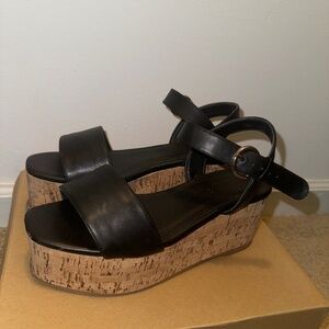 Black pumps platform sandals